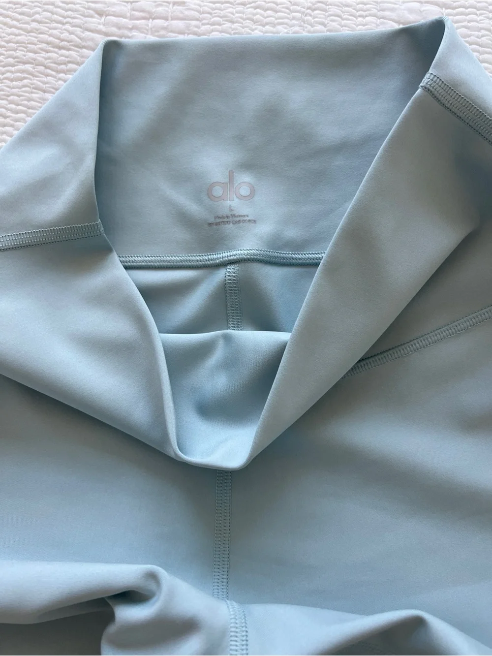 ALO Yoga is High-Waist Legging in sky blue